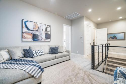 Coin salon dans l'établissement 29 | Vista House in Ocotillo Springs with Private Spa and Views