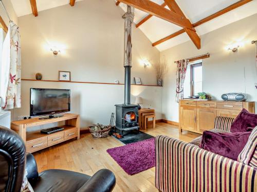 TV a/nebo společenská místnost v ubytování 1 Bed in Polperro OVERH