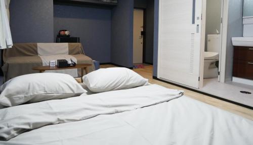 En eller flere senge i et værelse på HOOD - Vacation STAY 35938v
