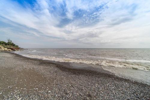 Lakeshore Bliss Retreat – Photos 2