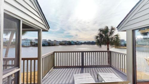 Μπαλκόνι ή βεράντα στο Views of Osprey Lake in Pelican Watch 4 Bedroom
