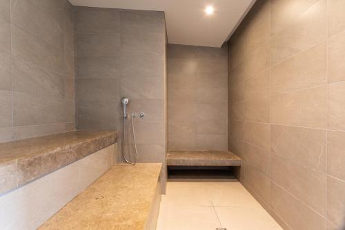 a bathroom with a shower stall with a bench at Luxury 1 Bedroom Ocean View Apartment in Rodadero in Gaira