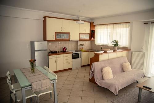 a kitchen with a couch and a table in a room at Groovy Apartment in Tripolis