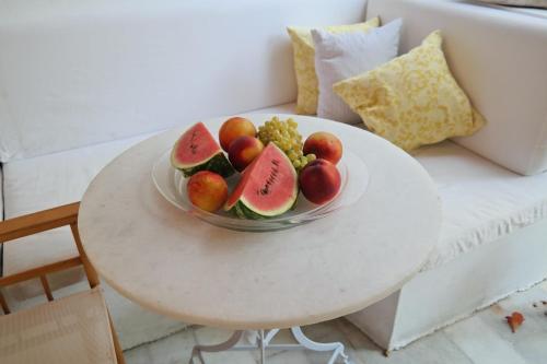 a bowl of fruit on a table next to a couch at Sanoudos in Naxos Chora