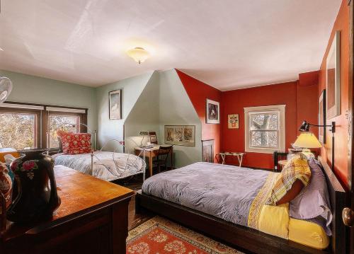 a bedroom with two beds and a table in it at Burnt Toast Inn in Ann Arbor