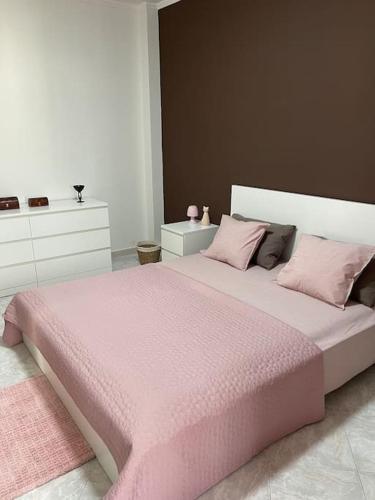 Katil atau katil-katil dalam bilik di Pink House: intero appartamento