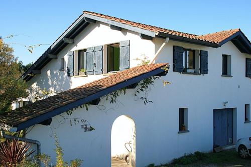 Izpi Urdin Holistic surfhouse