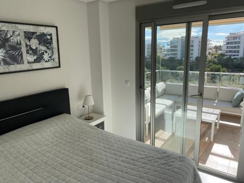 En eller flere senger på et rom på Green Hills La Zenia-Luxury 3 bed Apartment