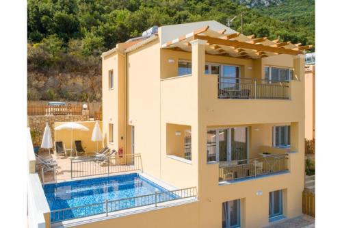 Willa z basenem i domem w obiekcie Corfu Sea View Villa - Aurora w mieście Barbati