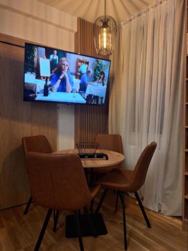 TV a/nebo společenská místnost v ubytování Grand Casa Apartments