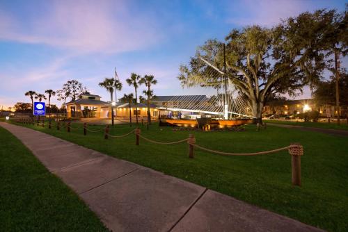 Paddletail Waterfront Lodge – Photos 2