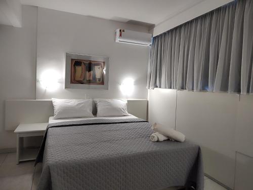 Een bed of bedden in een kamer bij Hotel Oscar Gold Savassi
