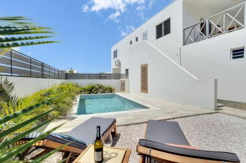 Villa Kiwi 3 min to the Beach with Private Magnesium Pool & Dive Rinse Tank