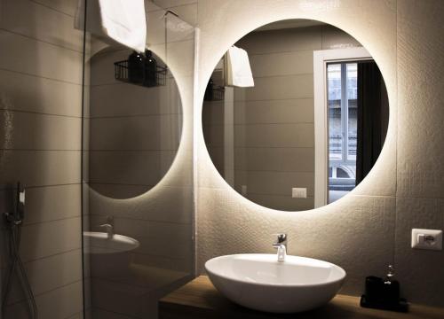 a bathroom with a sink and a mirror at Librai suite in Naples