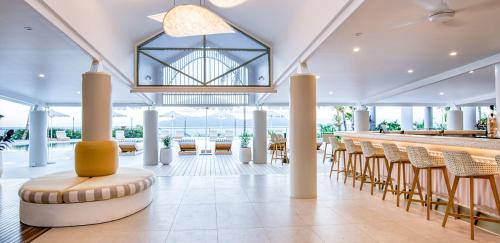 a lobby with a bar with chairs and a counter at The Elandra in South Mission Beach