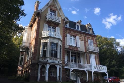 Studio in a 19th century villa with parking