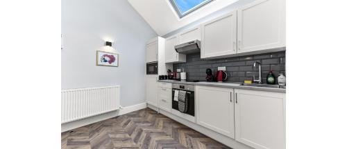 Η κουζίνα ή μικρή κουζίνα στο Newly Renovated 1BD Flat Perfect for Travellers