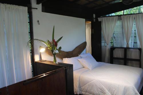 Un pat sau paturi într-o cameră la REFUGIO DO SAGRADO MORERE