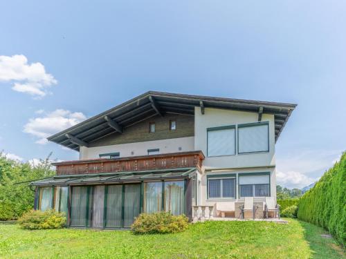 Das Gebäude in dem sich das Ferienhaus befindet