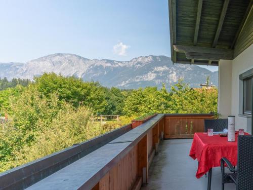 Ein allgemeiner Bergblick oder ein Berglick von des Ferienhauses aus
