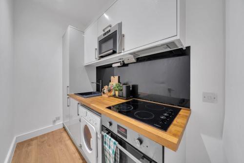 a kitchen with a stove and a counter top at The Green Room in Sydenham
