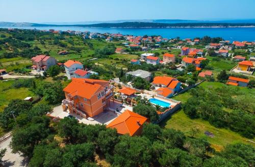 Family-friendly apartments with swimming pool Banjol, Rab - 21952