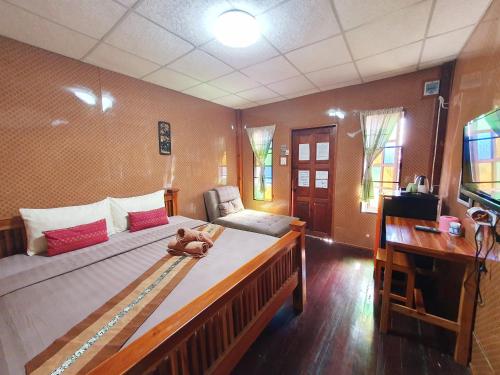 Postel nebo postele na pokoji v ubytování KTT Resort and Motorbike & Bicycle for rents Sukhothai