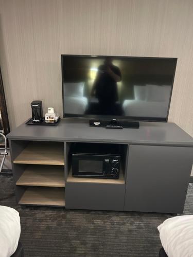 a flat screen tv sitting on a entertainment center at Country Inn & Suites by Radisson, Delta Park North Portland in Portland