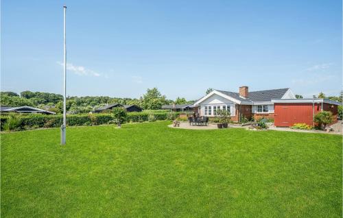 Taman di luar 3 Bedroom Cozy Home In Haderslev