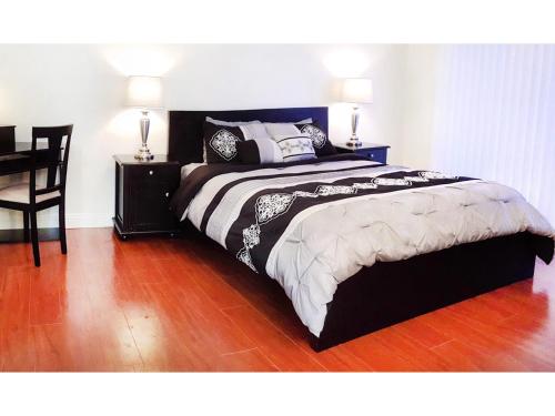 *Panoramic Strip Views ~ Spacious, Gorgeous Home!*