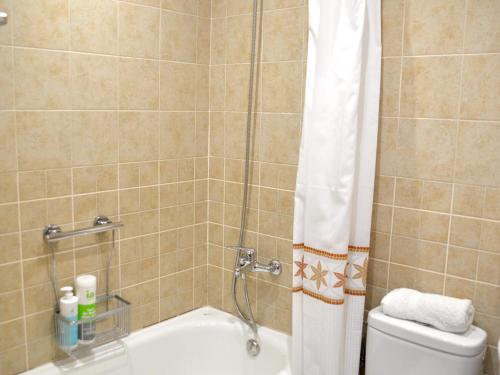 a bathroom with a shower with a tub and a toilet at Apartamento Peralada, 2 dormitorios, 5 personas - ES-228-172 in Peralada