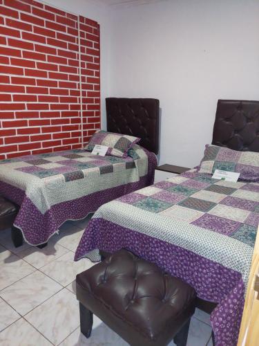 two beds sitting next to each other in a room at Noface 4 in Los Vilos