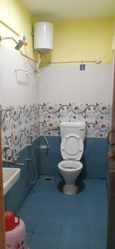 a bathroom with a toilet and a sink at Varadhar Guest House in Kanchipuram
