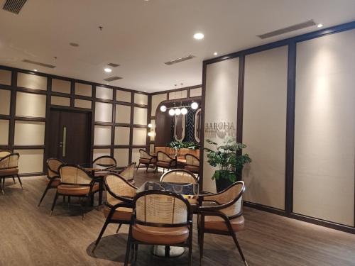 Un restaurant u otro lugar para comer en Hotel Chanti Managed by TENTREM Hotel Management Indonesia