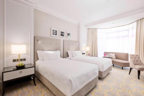 Ένα ή περισσότερα κρεβάτια σε δωμάτιο στο The Langham Hong Kong