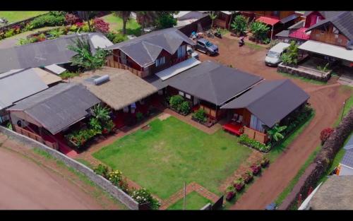 an aerial view of a house with a yard at PARAÍSO Sunset Bungalows in Hanga Roa