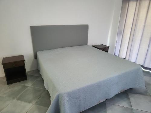 Fairy-Tern Chalets Cerf Islandにあるベッド