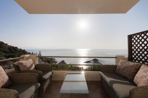 a balcony with couches and a view of the ocean at Blue Horizon Suites in Paralion astros
