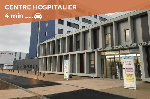 a building with a hospital with a sign in front of it at Le Tournassin-Balcon-Stationnement gratuit in Bourg-en-Bresse