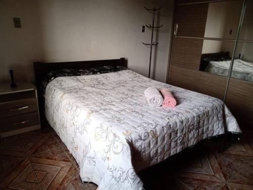 מיטה או מיטות בחדר ב-Casa linda e aconchegante para hóspedes.(Studio)