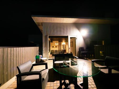 a living room with a glass table and chairs at SWEET VILLA TAKASAMA in Fujiyoshida