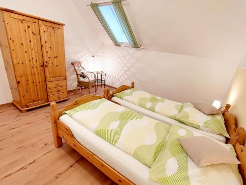 a bedroom with a bed with green and white sheets at Landhaus Schaidreith in Ferschnitz
