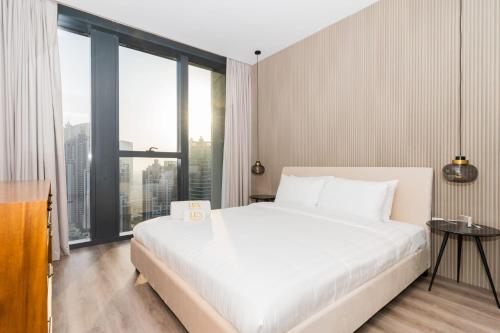 LUXFolio Retreats – BLVD Heights T2 – Vibrant City Views