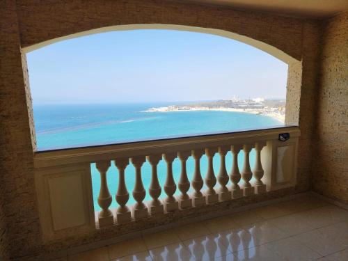 a window with a view of the ocean at شقة مفروشة ديلوكس بالاسكندرية للايجار الاسبوعي in Alexandria