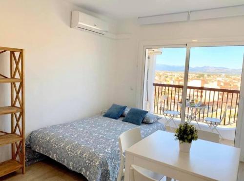 Postel nebo postele na pokoji v ubytování Apartamento 1ª Linea de Mar -WIFI- Aire Acondicionado