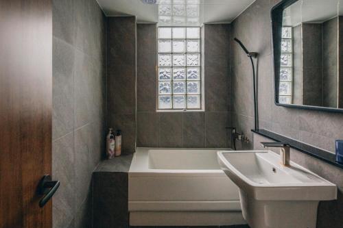 Koupelna v ubytování Luxe & Suite Room