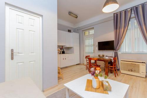 Μια τηλεόραση ή/και κέντρο ψυχαγωγίας στο Central Cityscape Retreat by NW