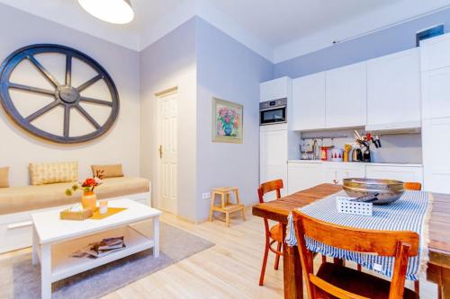 Η κουζίνα ή μικρή κουζίνα στο Central Cityscape Retreat by NW