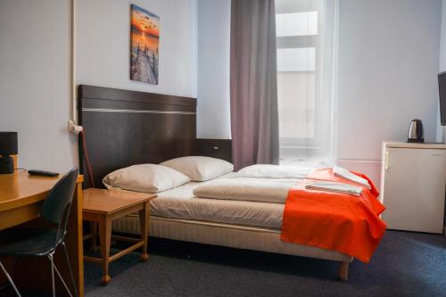 Кровать или кровати в номере Hostel Krośnieńska 12