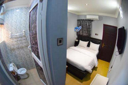 Koupelna v ubytování Remzy Hotel & Suites, Olomore
